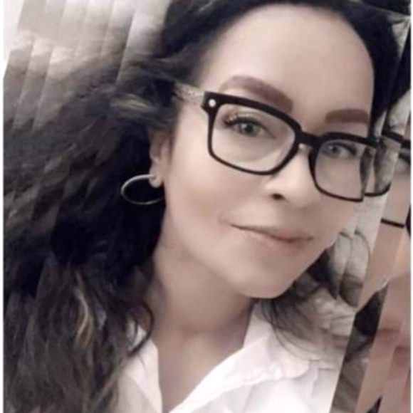 Meet your Posher, Roberta - Picture 1 of 1